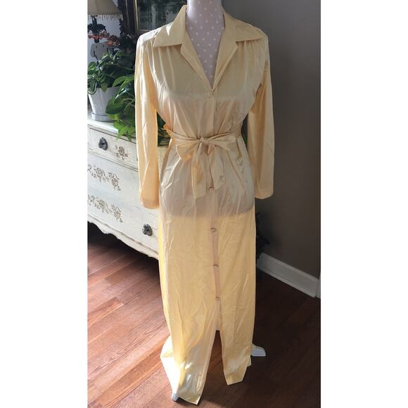Vintage Vanity Fair House Coat Robe Yellow Nylon Button Long Sleeve Size 14 - Picture 1 of 16